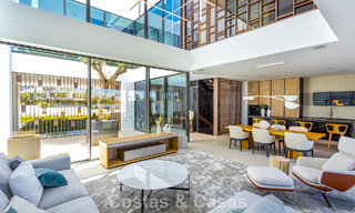 Exclusiva casa con vistas al mar en venta en un complejo moderno con seguridad 24 horas en la Milla de Oro de Marbella 787271 