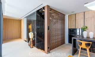 Exclusiva casa con vistas al mar en venta en un complejo moderno con seguridad 24 horas en la Milla de Oro de Marbella 787275 