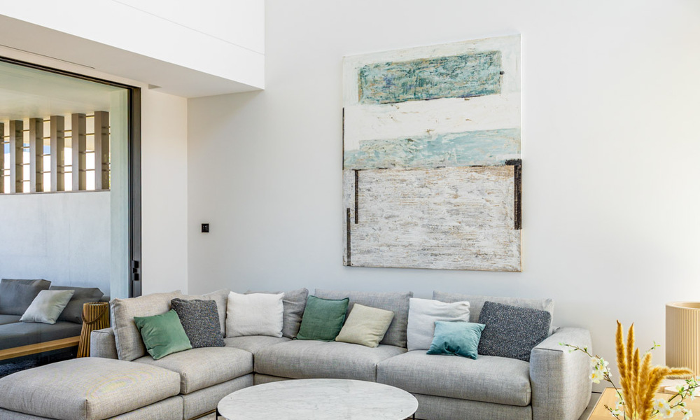 Exclusiva casa con vistas al mar en venta en un complejo moderno con seguridad 24 horas en la Milla de Oro de Marbella 787277