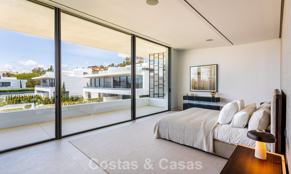 Exclusiva casa con vistas al mar en venta en un complejo moderno con seguridad 24 horas en la Milla de Oro de Marbella 787279