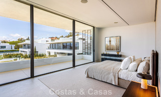 Exclusiva casa con vistas al mar en venta en un complejo moderno con seguridad 24 horas en la Milla de Oro de Marbella 787279 