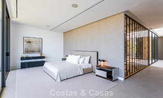 Exclusiva casa con vistas al mar en venta en un complejo moderno con seguridad 24 horas en la Milla de Oro de Marbella 787280 