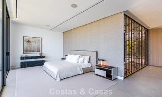 Exclusiva casa con vistas al mar en venta en un complejo moderno con seguridad 24 horas en la Milla de Oro de Marbella 787281 