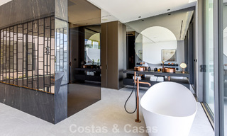 Exclusiva casa con vistas al mar en venta en un complejo moderno con seguridad 24 horas en la Milla de Oro de Marbella 787282 