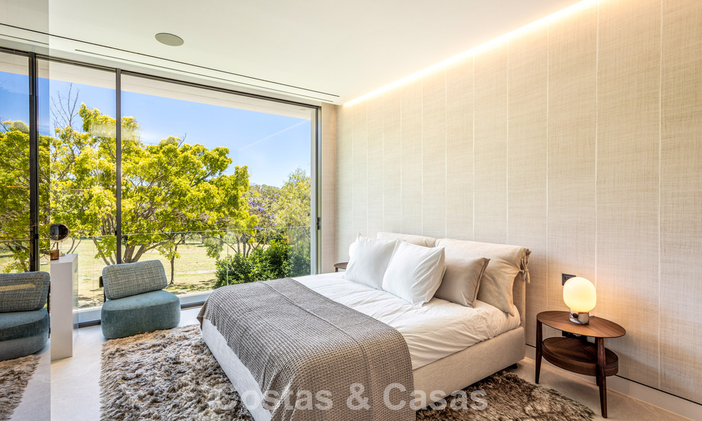 Exclusiva casa con vistas al mar en venta en un complejo moderno con seguridad 24 horas en la Milla de Oro de Marbella 787287