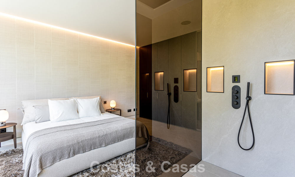 Exclusiva casa con vistas al mar en venta en un complejo moderno con seguridad 24 horas en la Milla de Oro de Marbella 787289