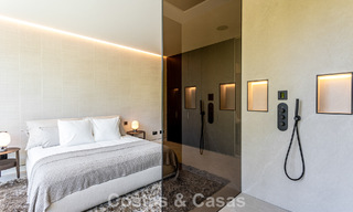 Exclusiva casa con vistas al mar en venta en un complejo moderno con seguridad 24 horas en la Milla de Oro de Marbella 787289 