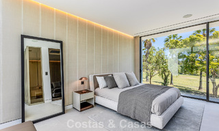 Exclusiva casa con vistas al mar en venta en un complejo moderno con seguridad 24 horas en la Milla de Oro de Marbella 787292 