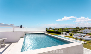 Exclusiva casa con vistas al mar en venta en un complejo moderno con seguridad 24 horas en la Milla de Oro de Marbella 787300 