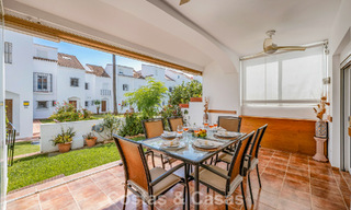 Espaciosa casa adosada en venta en una urbanización cerrada frente al mar al este de Marbella 787520 