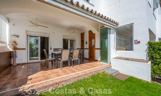 Espaciosa casa adosada en venta en una urbanización cerrada frente al mar al este de Marbella 787522 