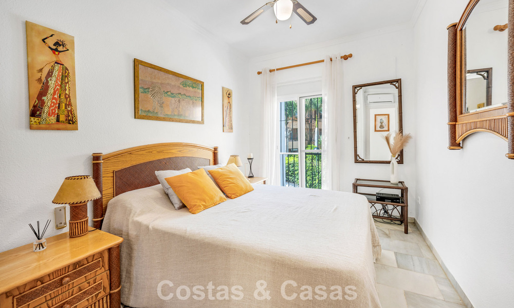 Espaciosa casa adosada en venta en una urbanización cerrada frente al mar al este de Marbella 787531