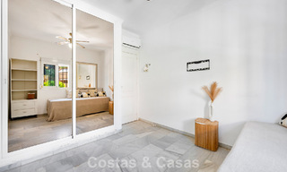 Espaciosa casa adosada en venta en una urbanización cerrada frente al mar al este de Marbella 787534 