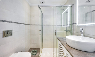 Espaciosa casa adosada en venta en una urbanización cerrada frente al mar al este de Marbella 787535 