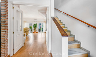 Espaciosa casa adosada en venta en una urbanización cerrada frente al mar al este de Marbella 787543 