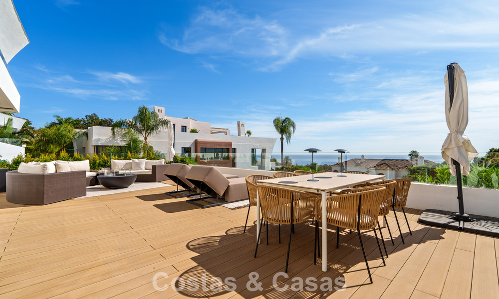 Lujoso apartamento con vistas al mar en venta en un complejo privilegiado de Sierra Blanca, en la Milla de Oro de Marbella 787560