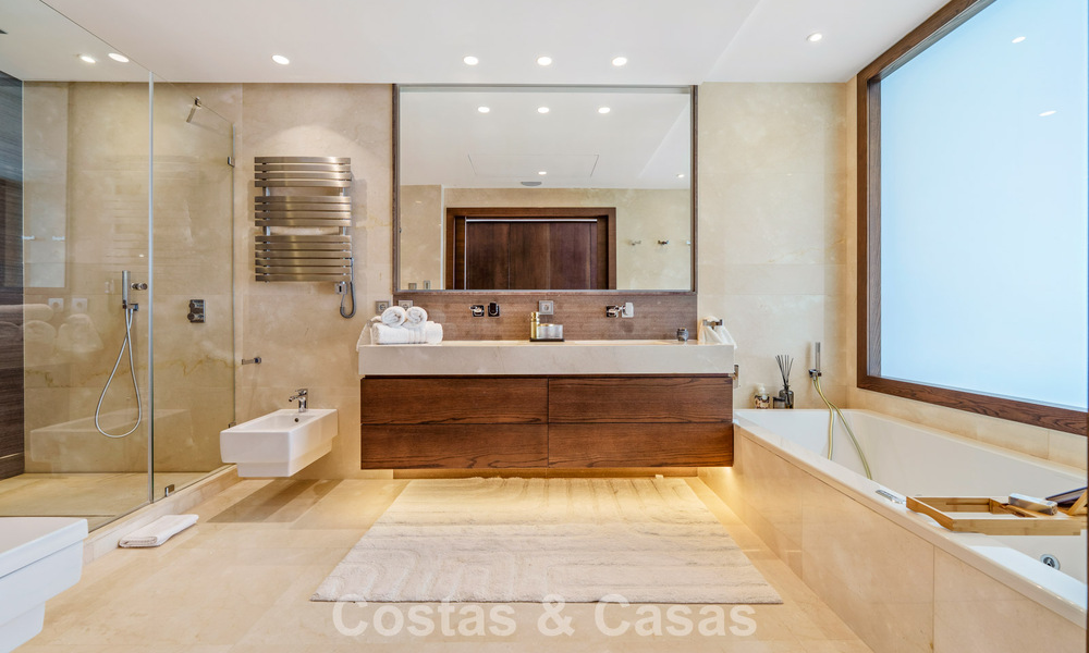 Lujoso apartamento con vistas al mar en venta en un complejo privilegiado de Sierra Blanca, en la Milla de Oro de Marbella 787562