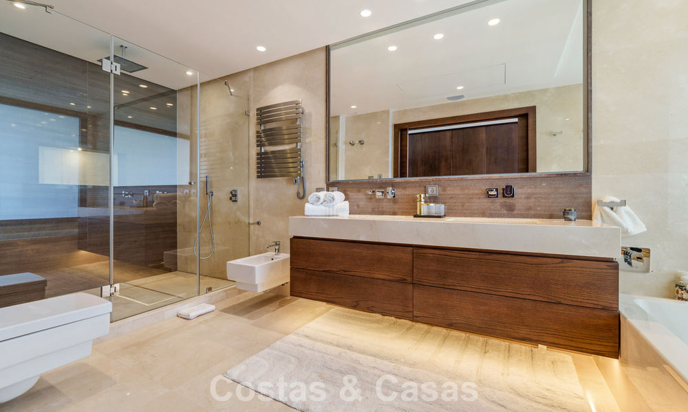 Lujoso apartamento con vistas al mar en venta en un complejo privilegiado de Sierra Blanca, en la Milla de Oro de Marbella 787563