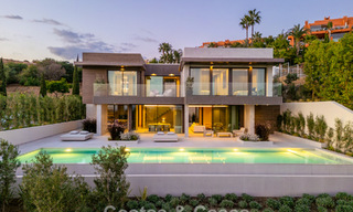 Lujosa villa de obra nueva, lista para entrar a vivir, en un prestigioso resort de golf de 5* en Marbella - Benahavís 787416 