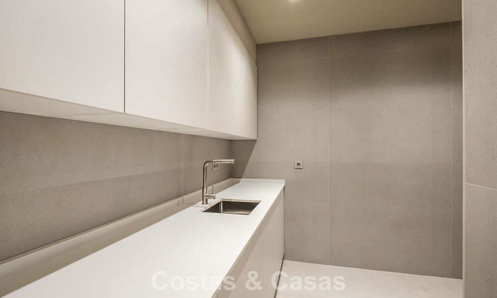 Lujosa villa de obra nueva, lista para entrar a vivir, en un prestigioso resort de golf de 5* en Marbella - Benahavís 787422