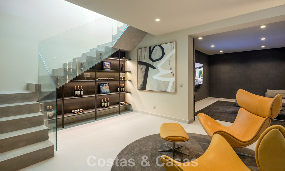 Lujosa villa de obra nueva, lista para entrar a vivir, en un prestigioso resort de golf de 5* en Marbella - Benahavís 787424