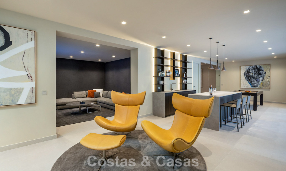 Lujosa villa de obra nueva, lista para entrar a vivir, en un prestigioso resort de golf de 5* en Marbella - Benahavís 787425