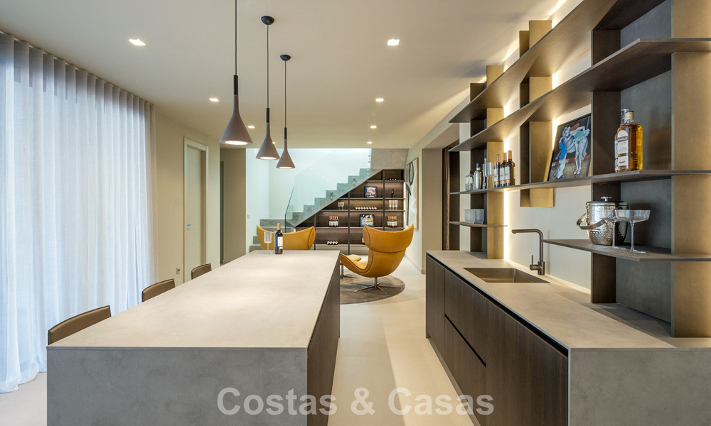 Lujosa villa de obra nueva, lista para entrar a vivir, en un prestigioso resort de golf de 5* en Marbella - Benahavís 787427