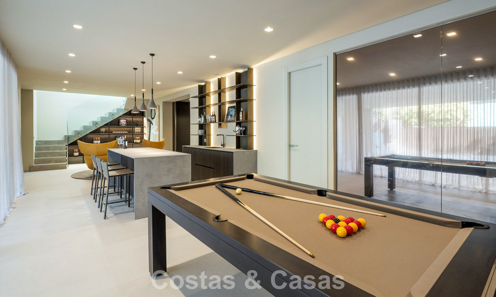 Lujosa villa de obra nueva, lista para entrar a vivir, en un prestigioso resort de golf de 5* en Marbella - Benahavís 787428