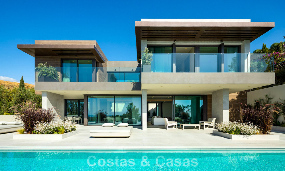 Lujosa villa de obra nueva, lista para entrar a vivir, en un prestigioso resort de golf de 5* en Marbella - Benahavís 787430