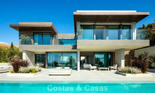 Lujosa villa de obra nueva, lista para entrar a vivir, en un prestigioso resort de golf de 5* en Marbella - Benahavís 787430 