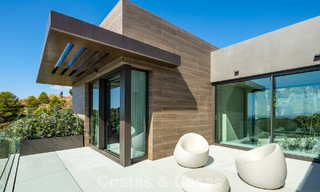 Lujosa villa de obra nueva, lista para entrar a vivir, en un prestigioso resort de golf de 5* en Marbella - Benahavís 787433 