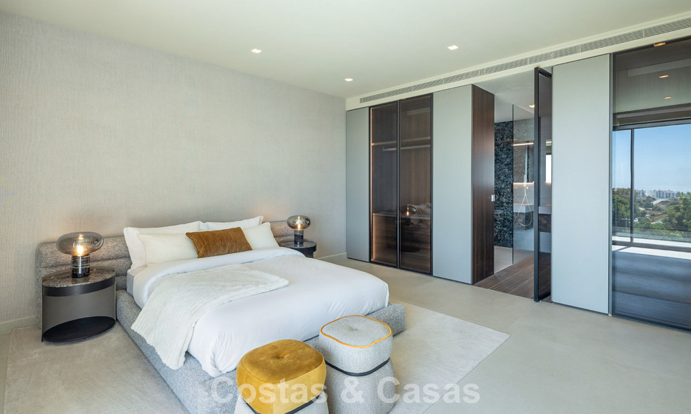 Lujosa villa de obra nueva, lista para entrar a vivir, en un prestigioso resort de golf de 5* en Marbella - Benahavís 787436