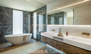 Lujosa villa de obra nueva, lista para entrar a vivir, en un prestigioso resort de golf de 5* en Marbella - Benahavís 787438 