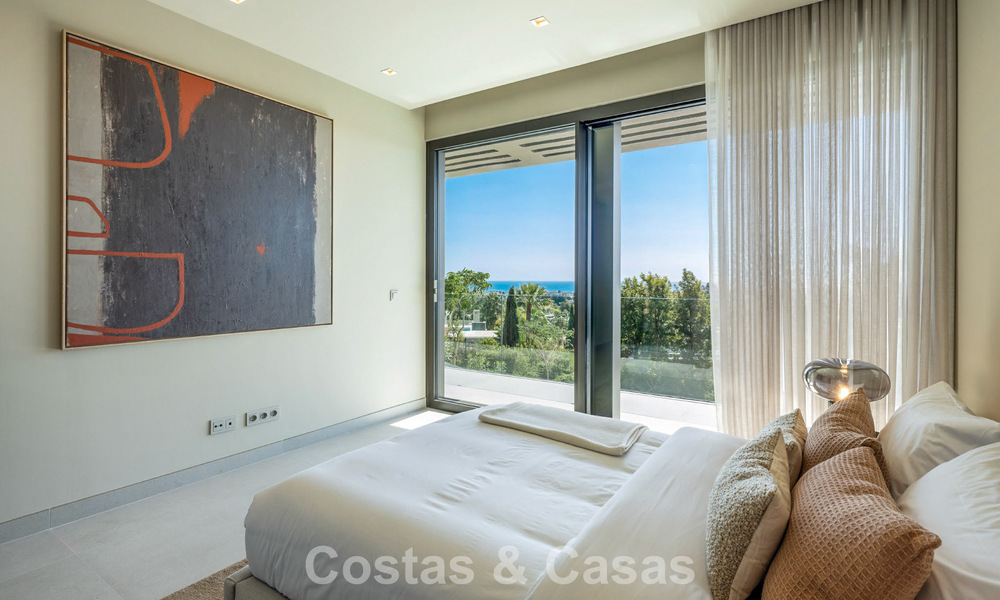 Lujosa villa de obra nueva, lista para entrar a vivir, en un prestigioso resort de golf de 5* en Marbella - Benahavís 787439