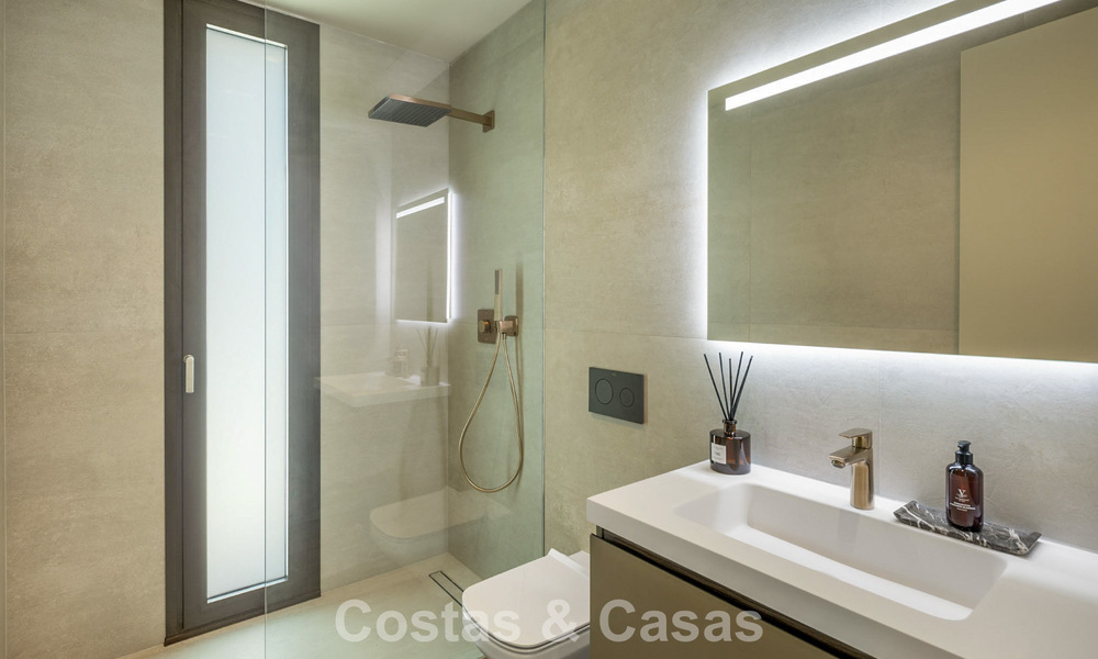 Lujosa villa de obra nueva, lista para entrar a vivir, en un prestigioso resort de golf de 5* en Marbella - Benahavís 787440