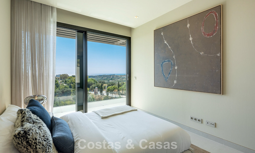 Lujosa villa de obra nueva, lista para entrar a vivir, en un prestigioso resort de golf de 5* en Marbella - Benahavís 787442