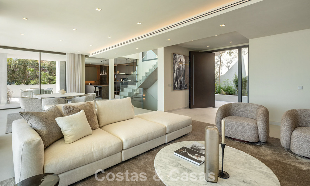 Lujosa villa de obra nueva, lista para entrar a vivir, en un prestigioso resort de golf de 5* en Marbella - Benahavís 787445