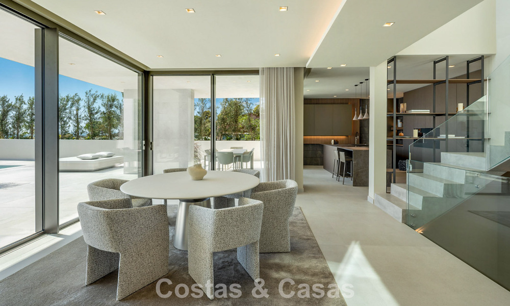 Lujosa villa de obra nueva, lista para entrar a vivir, en un prestigioso resort de golf de 5* en Marbella - Benahavís 787446