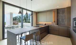 Lujosa villa de obra nueva, lista para entrar a vivir, en un prestigioso resort de golf de 5* en Marbella - Benahavís 787449 