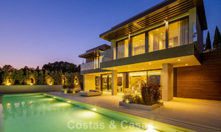 Lujosa villa de obra nueva, lista para entrar a vivir, en un prestigioso resort de golf de 5* en Marbella - Benahavís 787454 