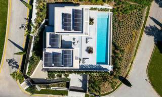 Lujosa villa de obra nueva, lista para entrar a vivir, en un prestigioso resort de golf de 5* en Marbella - Benahavís 787455 