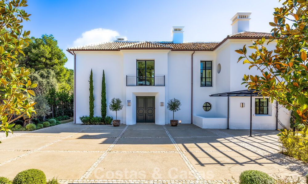 Exquisita villa de lujo en venta en la exclusiva zona de Cascada de Camoján, en la Milla de Oro de Marbella 795099