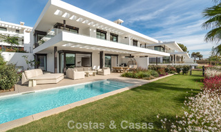 Moderna casa adosada en venta en un complejo de golf al este del centro de Marbella 787938 