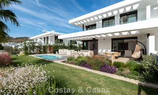 Moderna casa adosada en venta en un complejo de golf al este del centro de Marbella 787939 
