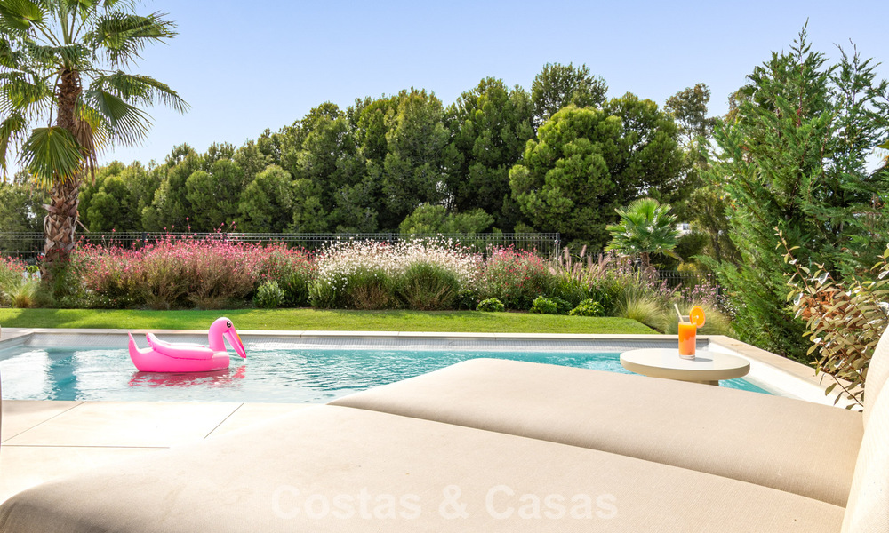 Moderna casa adosada en venta en un complejo de golf al este del centro de Marbella 787941