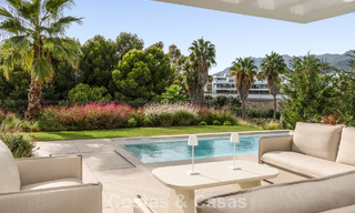 Moderna casa adosada en venta en un complejo de golf al este del centro de Marbella 787942 