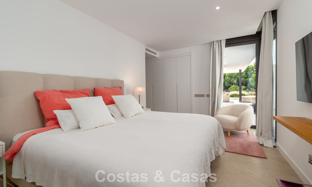 Moderna casa adosada en venta en un complejo de golf al este del centro de Marbella 787944