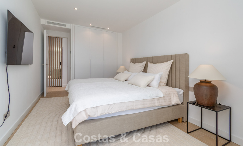 Moderna casa adosada en venta en un complejo de golf al este del centro de Marbella 787947