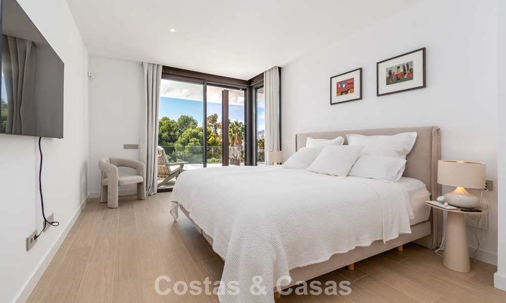 Moderna casa adosada en venta en un complejo de golf al este del centro de Marbella 787954