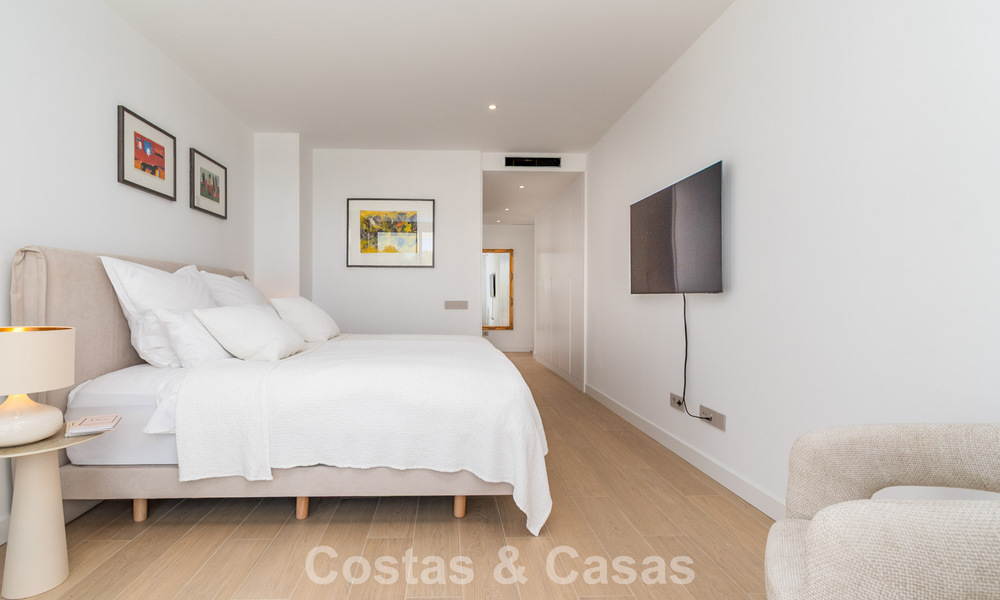 Moderna casa adosada en venta en un complejo de golf al este del centro de Marbella 787955